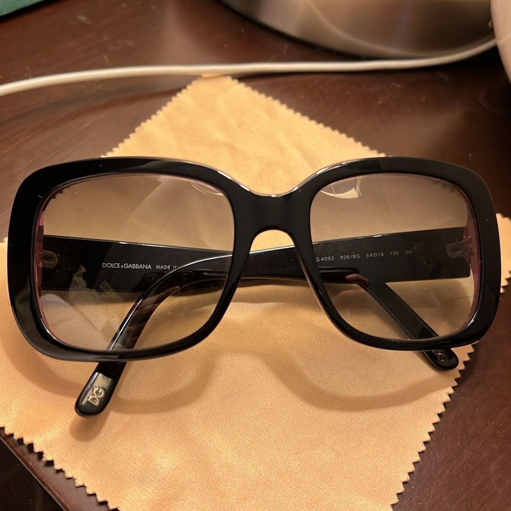 Oversized Black D&G sunglasses - vintage from the early 2000’s